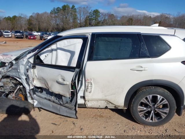 JN8AT3BBXMW235511 Nissan Rogue Sv Intelligent Awd