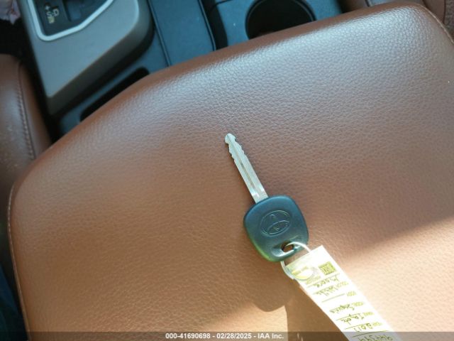 5TDDW5G12HS153273 Toyota Sequoia Platinum