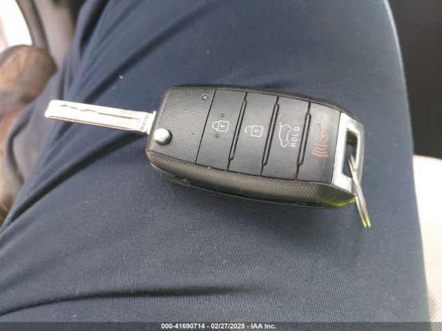 KNDPB3AC2G7823758 KIA Sportage Lx