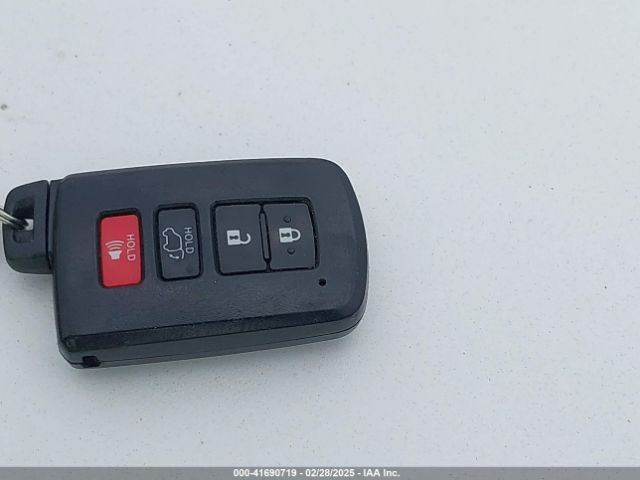 2T3NFREV5GW274409 Toyota RAV4 SE