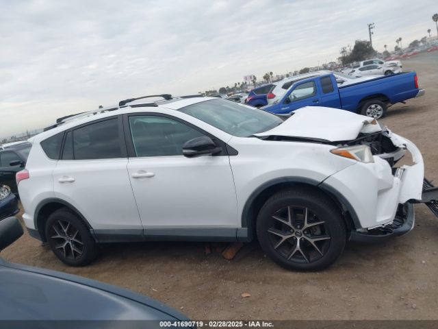 2T3NFREV5GW274409 Toyota RAV4 SE