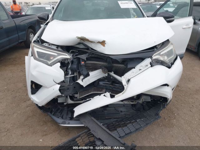 2T3NFREV5GW274409 Toyota RAV4 SE