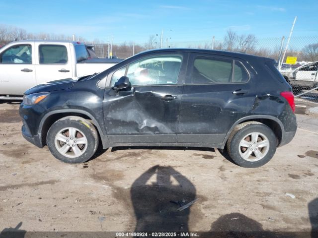 3GNCJNSB8KL324963 Chevrolet TRAX LS
