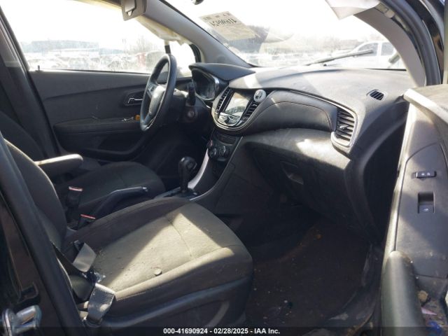 3GNCJNSB8KL324963 Chevrolet TRAX LS