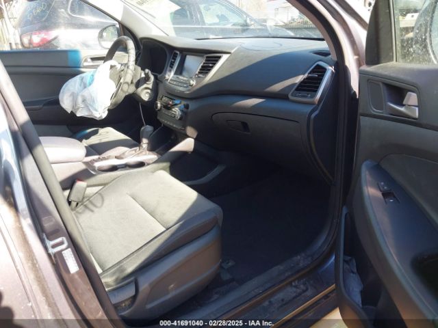 KM8J33A43JU678990 Hyundai TUCSON SEL