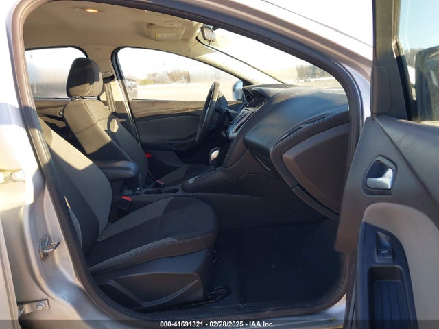 1FADP3F20EL454106 Ford FOCUS SE