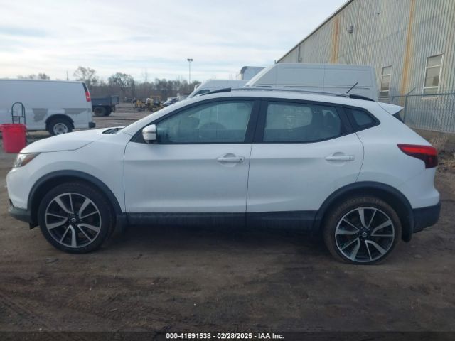 JN1BJ1CR1HW109035 Nissan Rogue Sport Sl