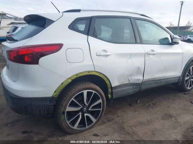JN1BJ1CR1HW109035 Nissan Rogue Sport Sl