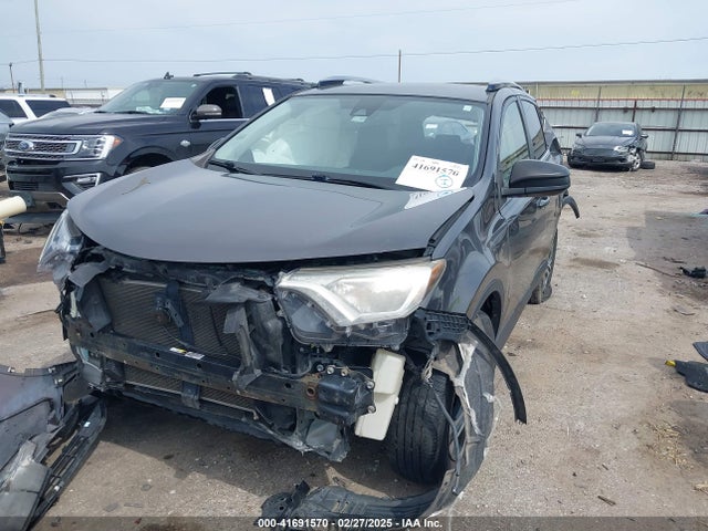 JTMZFREV4HJ123708 Toyota RAV4 LE