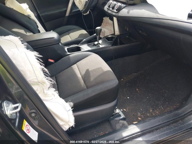 JTMZFREV4HJ123708 Toyota RAV4 LE