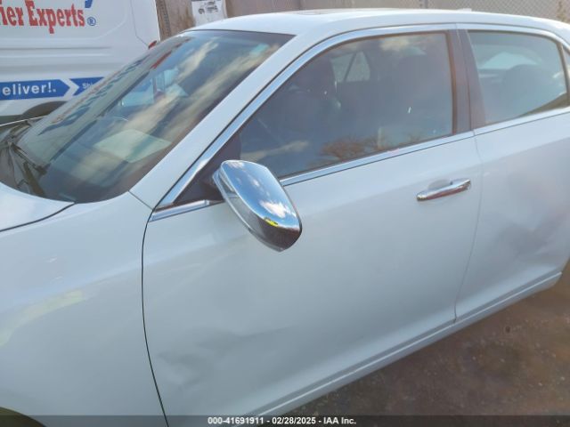 2C3CCAKG1JH296670 Chrysler 300 Limited Awd