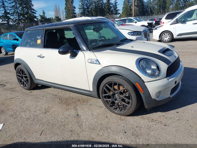 2009 MINI COOPER S WMWMF73519TT99560 Photo 0