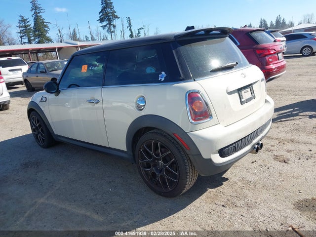 2009 MINI COOPER S WMWMF73519TT99560 Photo 2