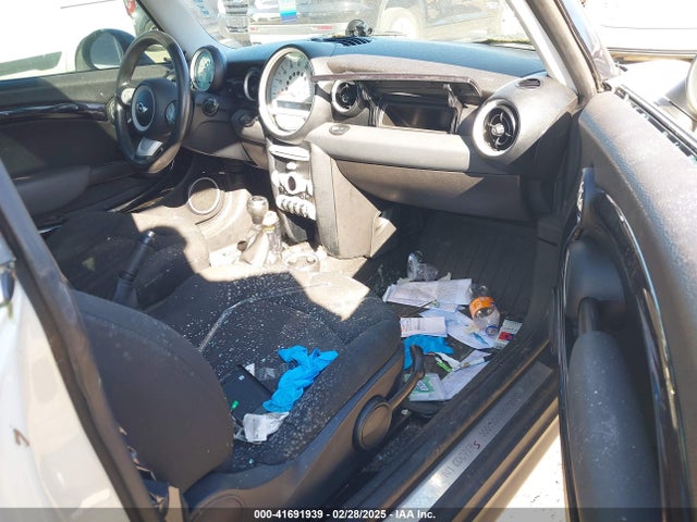 2009 MINI COOPER S WMWMF73519TT99560 Photo 4