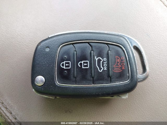 KM8J23A40KU046257 Hyundai TUCSON SE