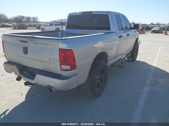 1C6RR7FT7HS795742 RAM 1500 Express  4x4 6'4 Box