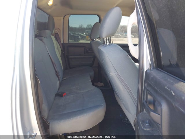 1C6RR7FT7HS795742 RAM 1500 Express  4x4 6'4 Box