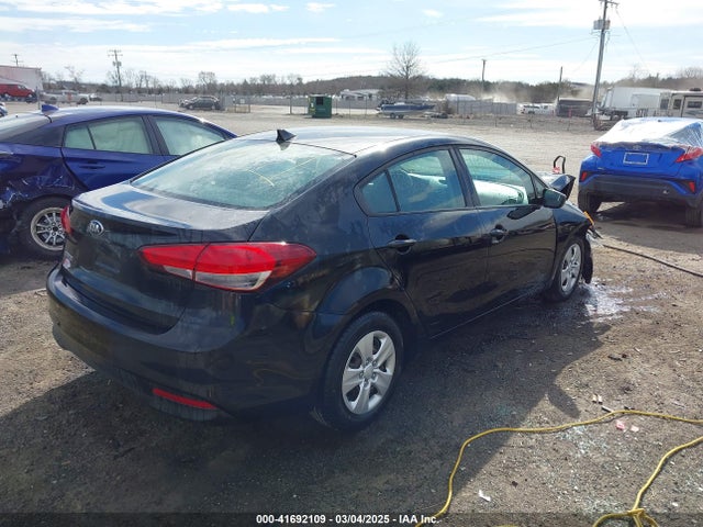 3KPFK4A7XJE245341 KIA FORTE LX