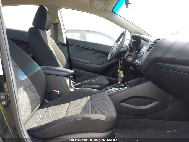 3KPFK4A7XJE245341 KIA FORTE LX
