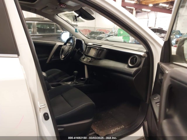JTMRFREV3HJ170289 Toyota Rav4 Xle