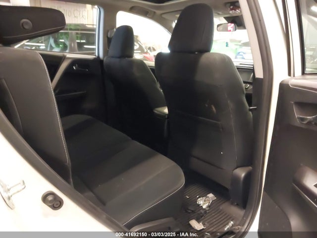 JTMRFREV3HJ170289 Toyota Rav4 Xle