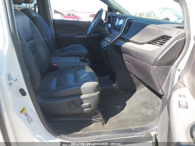 5TDXK3DC4GS700786 Toyota Sienna Se Premium 8 Passenger