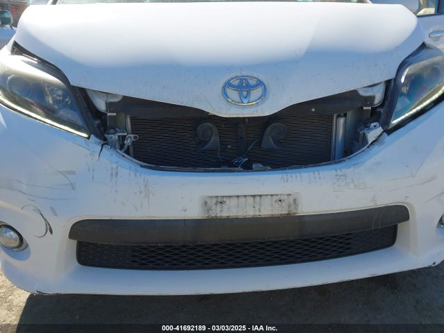 5TDXK3DC4GS700786 Toyota Sienna Se Premium 8 Passenger