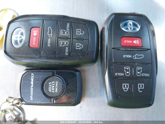 5TDERKEC9NS115548 Toyota Sienna Platinum