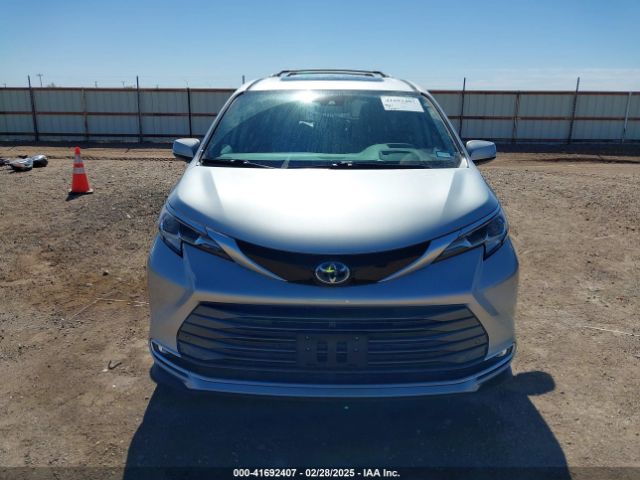 5TDERKEC9NS115548 Toyota Sienna Platinum