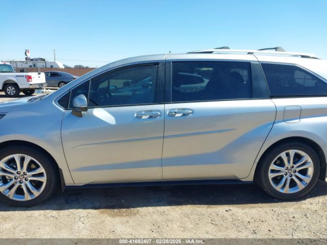 5TDERKEC9NS115548 Toyota Sienna Platinum