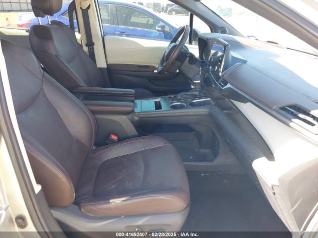 5TDERKEC9NS115548 Toyota Sienna Platinum