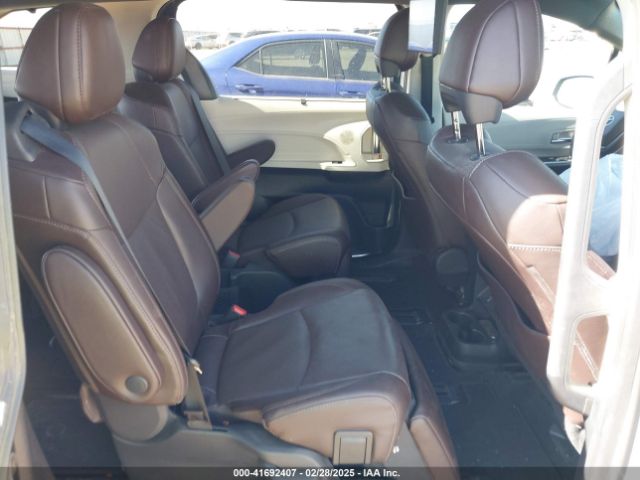 5TDERKEC9NS115548 Toyota Sienna Platinum