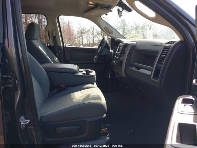 1C6RR7FT2HS508825 RAM 1500 Express  4x4 6'4 Box