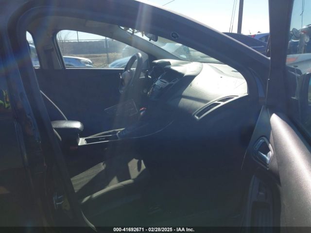 1FADP3K25FL202665 Ford FOCUS SE
