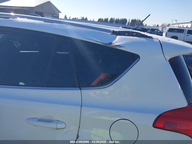 2T3ZFREV0FW204588 Toyota RAV4 LE