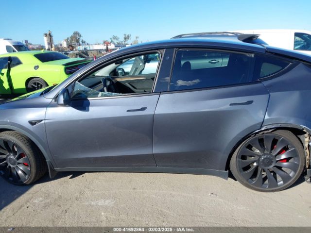 7SAYGDEF7NF562895 Tesla Model Y Performance Dual Motor All-wheel Drive