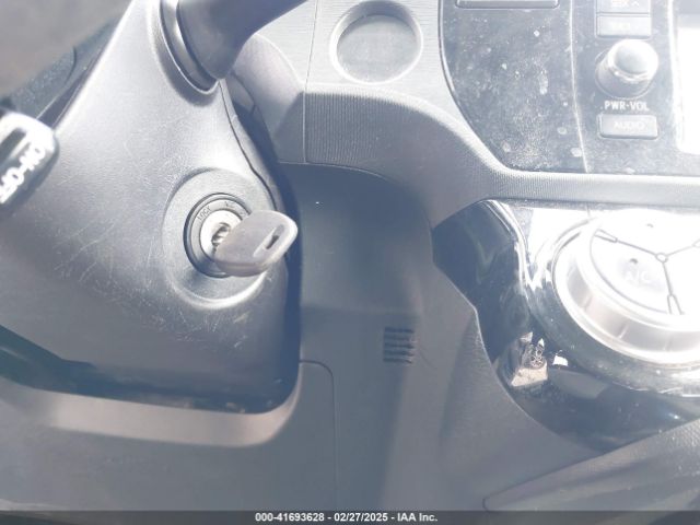 JTDKDTB30F1104223 Toyota Prius C Two