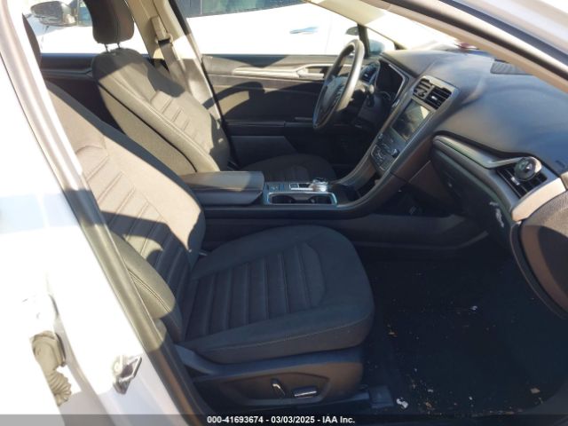 3FA6P0LU2KR222584 Ford Fusion Hybrid Se