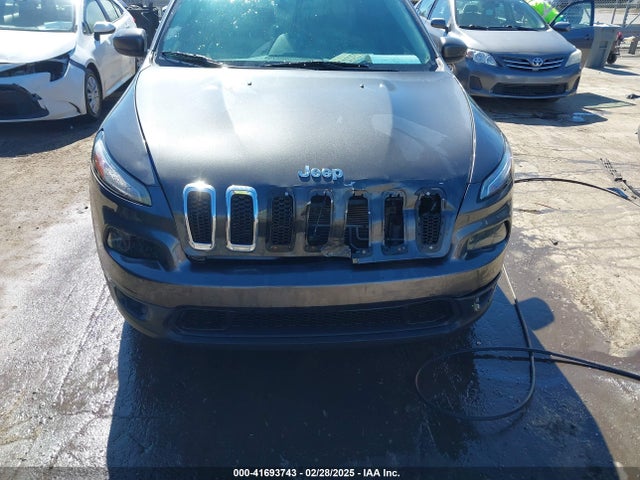 1C4PJLCB7HW662967 Jeep Cherokee Latitude Fwd