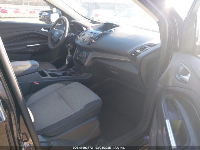 1FMCU0GD8HUE44687 Ford ESCAPE SE
