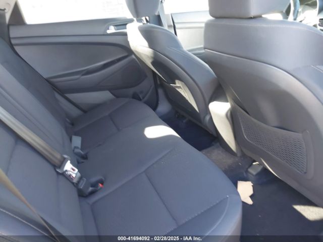 KM8J2CA49MU332899 Hyundai TUCSON SE