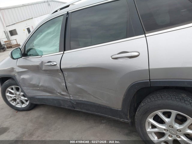 41694348 :رقم المزاد ، 1C4PJLLB0JD509803 vin ، 2018 Jeep Cherokee Latitude Plus Fwd مزاد بيع