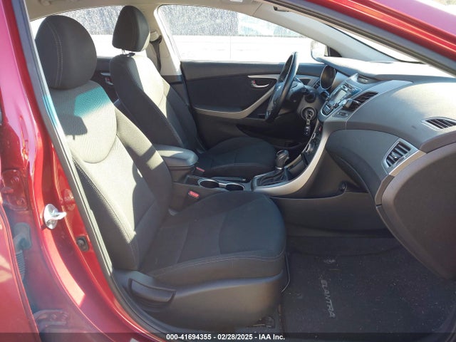5NPDH4AE2FH581606 Hyundai ELANTRA SE