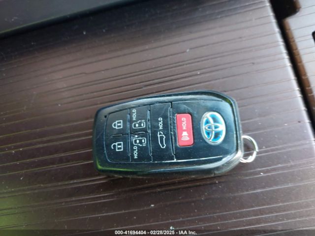 5TDYRKEC1NS136293 Toyota SIENNA XLE