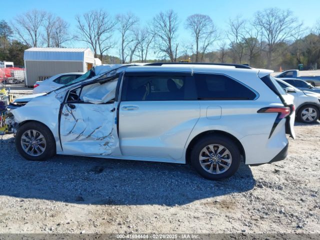 5TDYRKEC1NS136293 Toyota SIENNA XLE