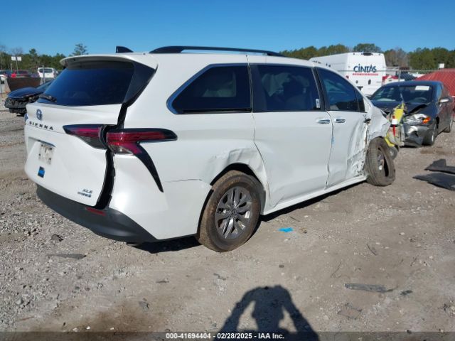 5TDYRKEC1NS136293 Toyota SIENNA XLE