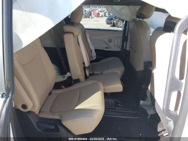 5TDYRKEC1NS136293 Toyota SIENNA XLE