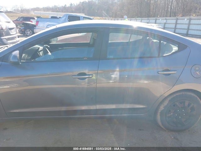Hyundai ELANTRA SE 2019 5NPD74LF1KH489759 Image 14