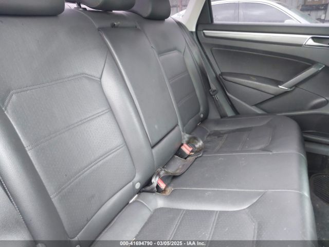 1VWDT7A31HC023059 Volkswagen Passat 1.8t R-line