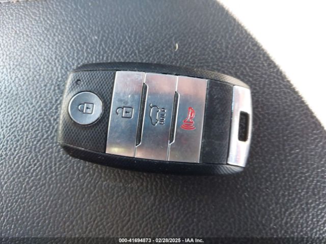 KNDCC3LC4H5053049 KIA NIRO EX